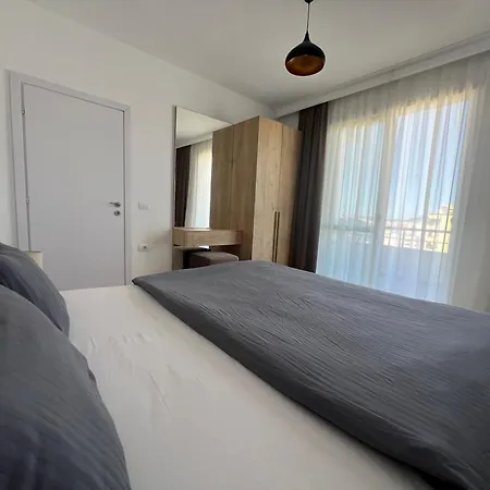 Lux Havens Apartment Durrës